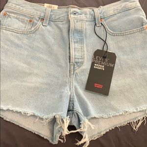 NWT Levi wedgie short , 31